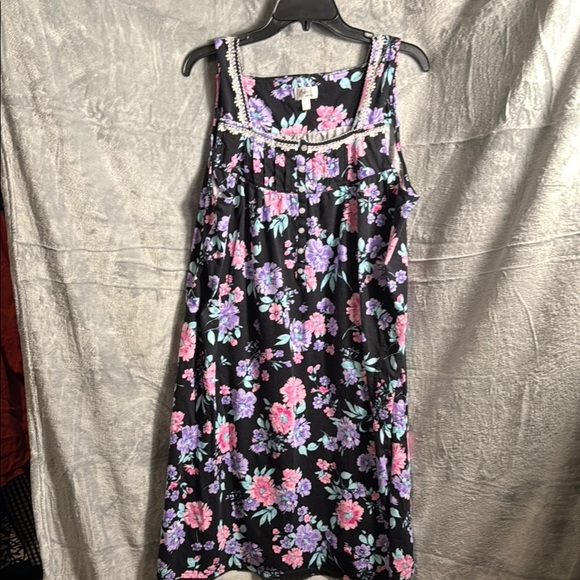 Nightgown plus size 2X Aria Collection Floral Patterned excellent condition - Picture 1 of 5